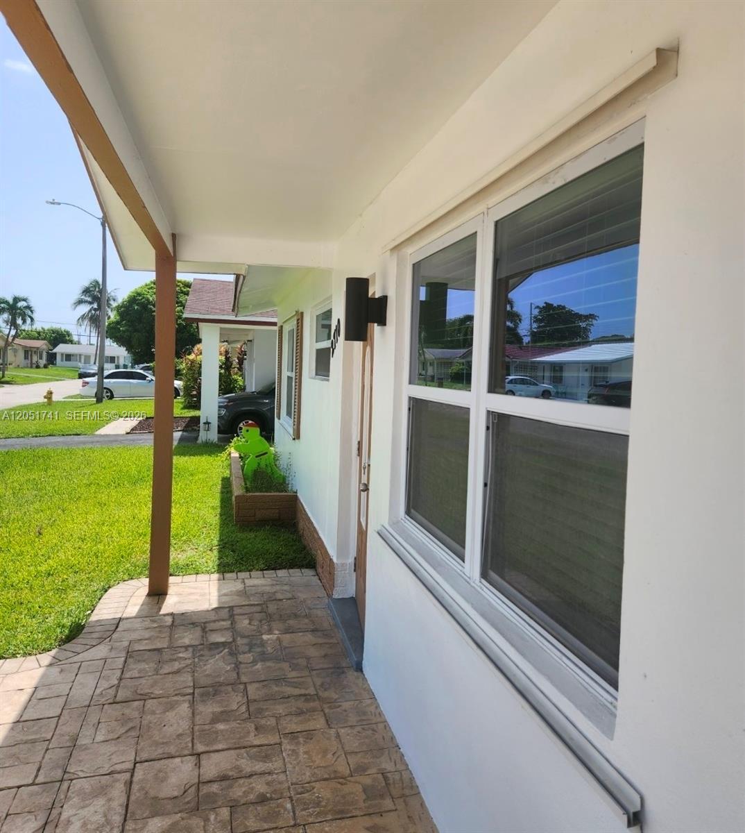 2710 NW 52nd Pl, Tamarac FL 33309 photo 2