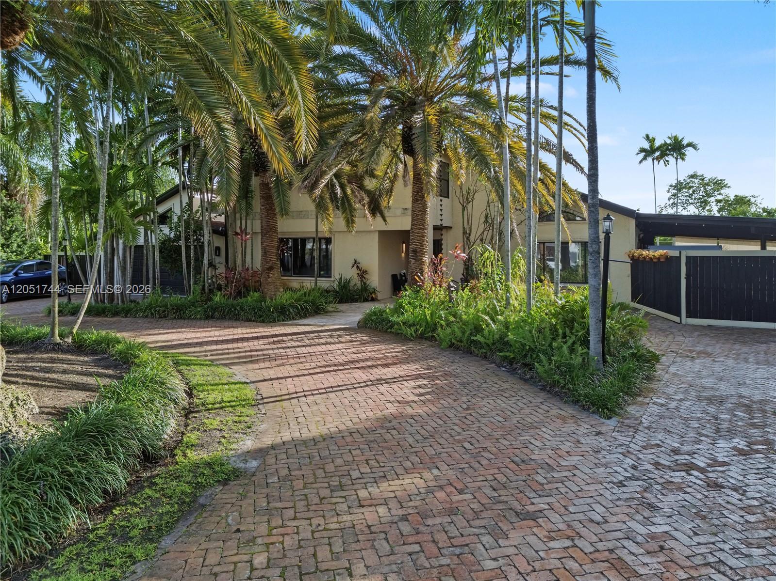 9720 E Calusa Club Dr, Miami FL 33186