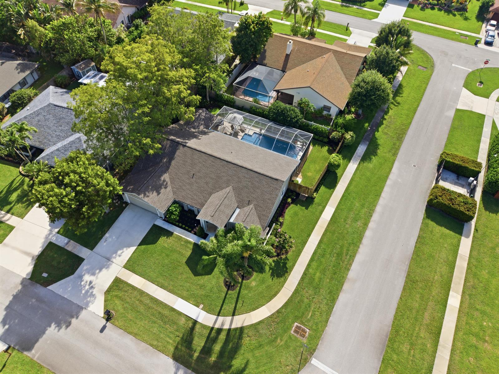 805 Daffodil Drive, Wellington FL 33414 photo 2