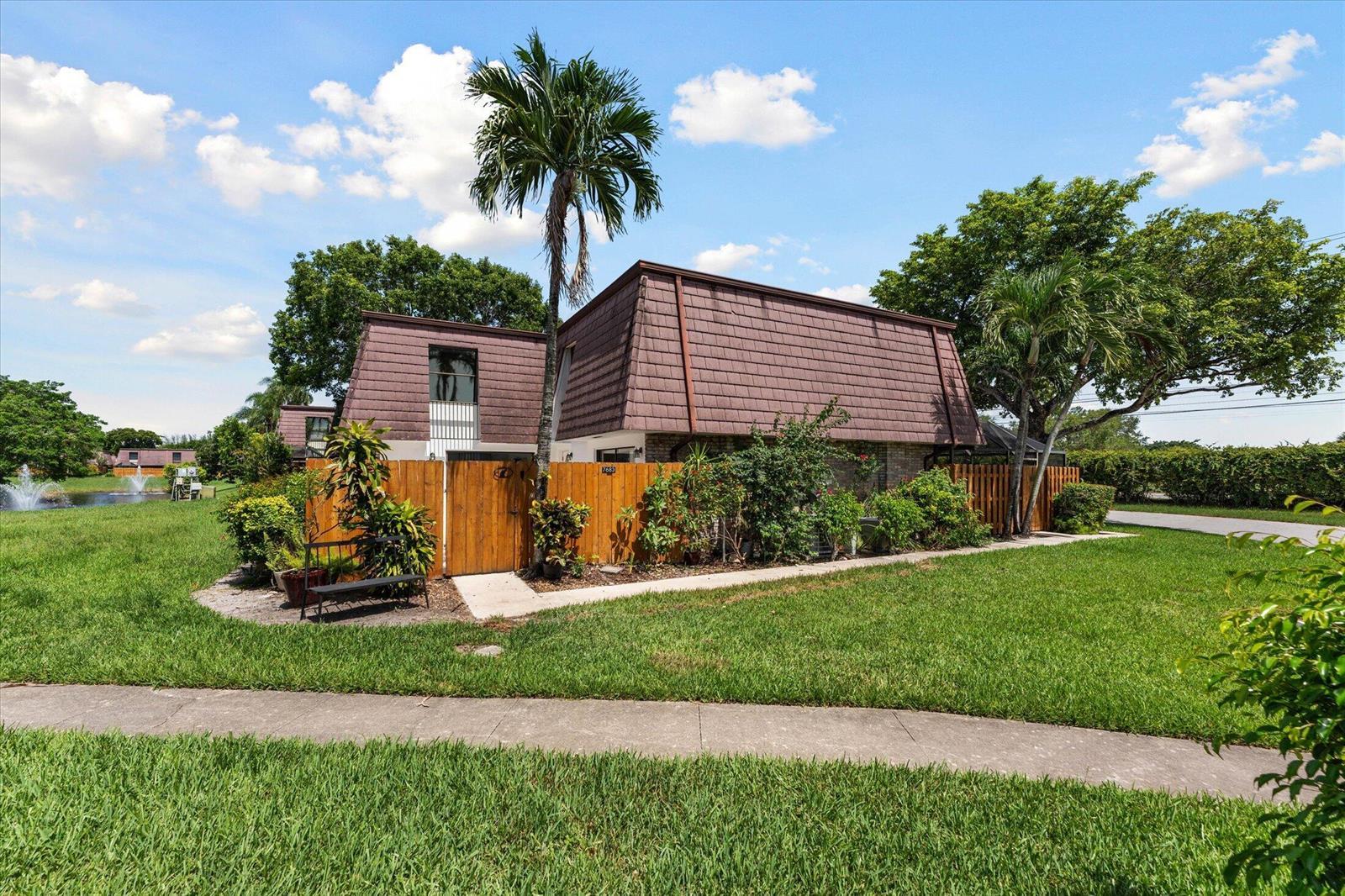7683 Courtyard Run W, Boca Raton FL 33433
