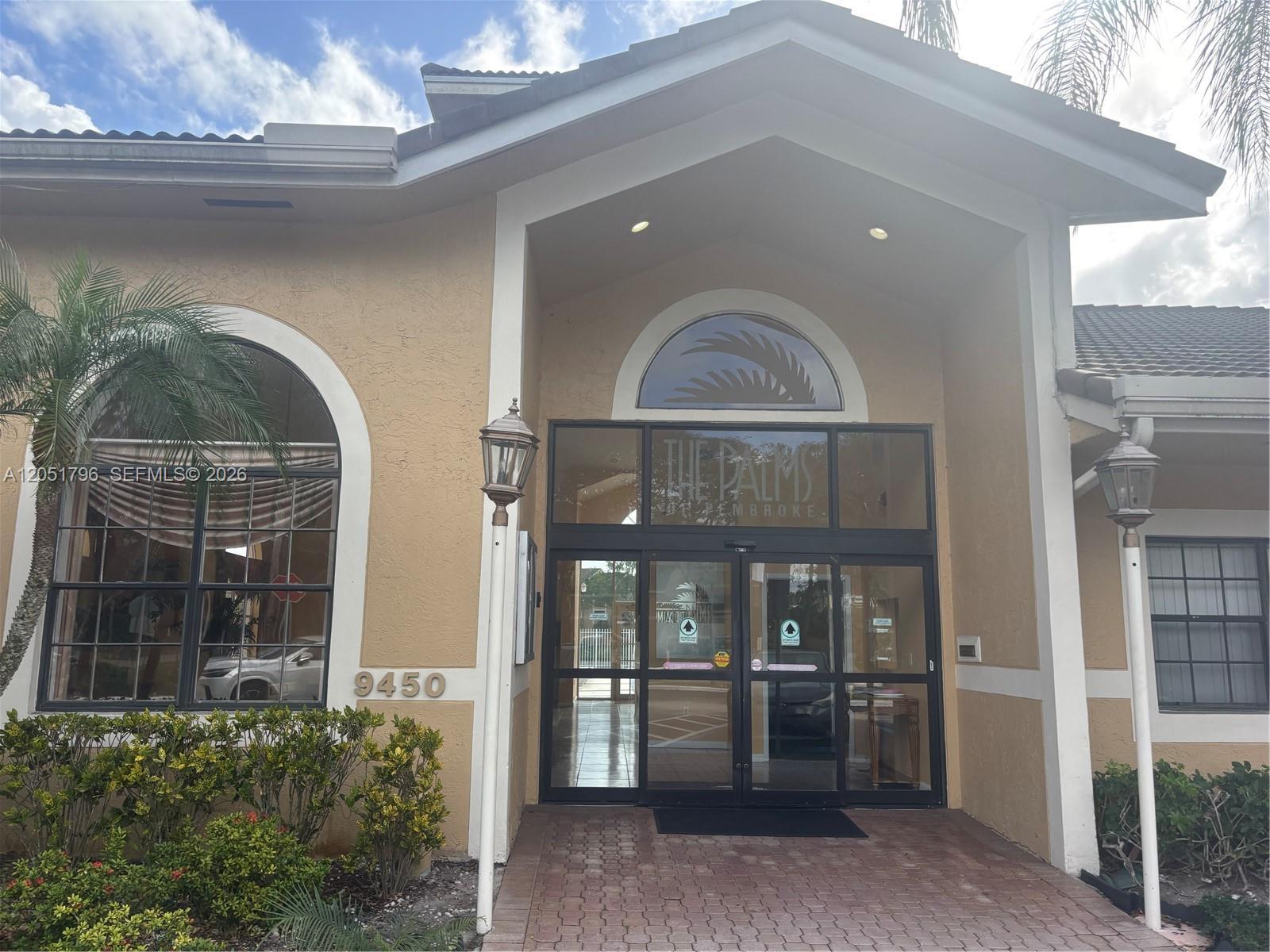 323 E Palm Cir E, Pembroke Pines FL 33025