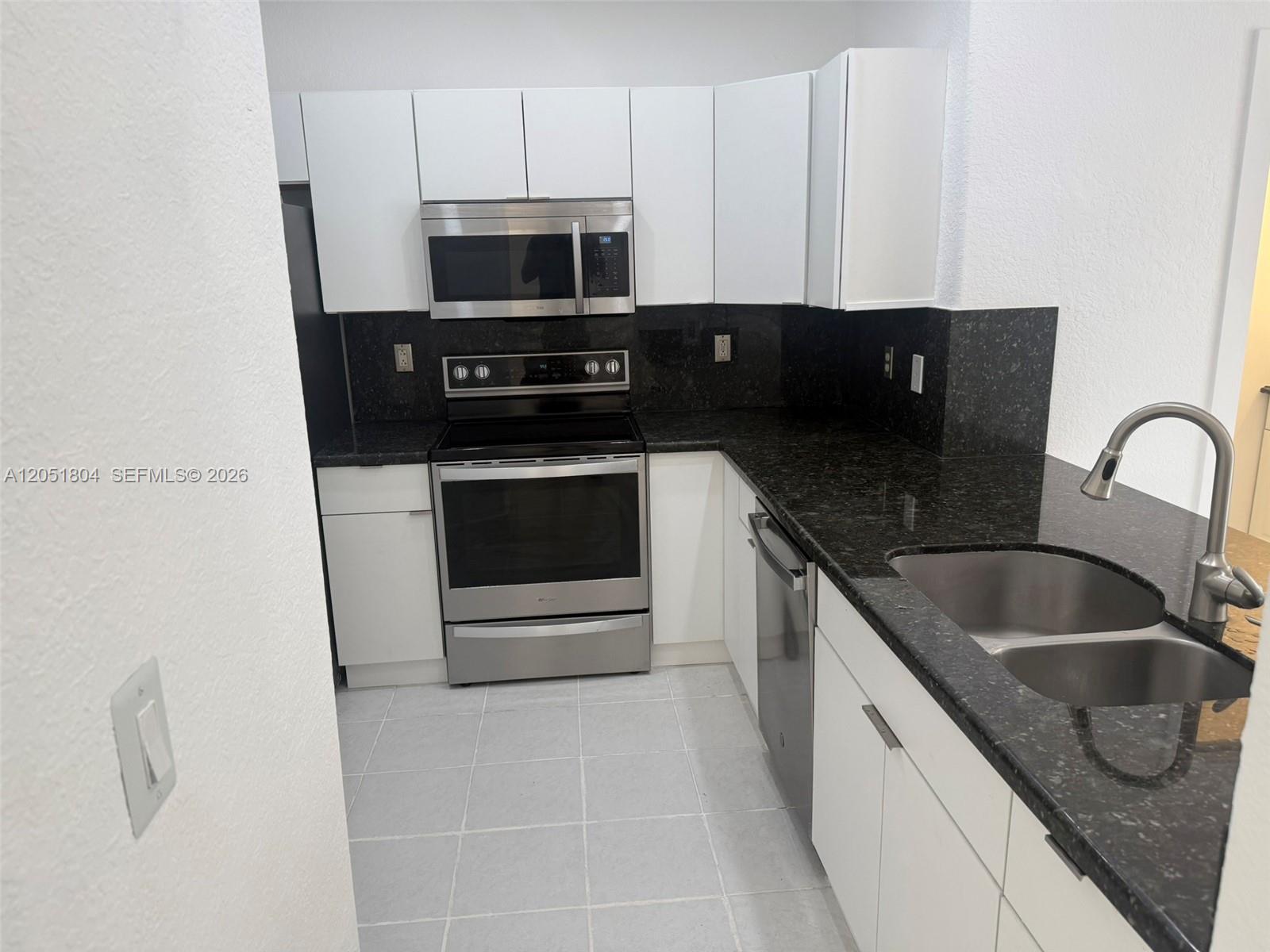 3873 SW 171st Ter0, Miramar FL 33027 photo 4