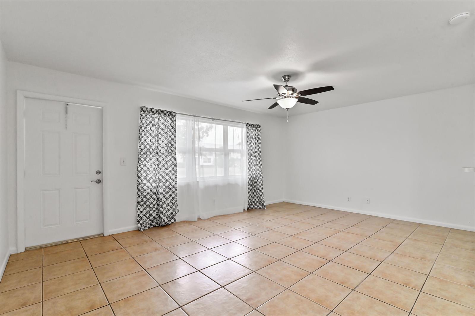 149 Coventry # G, West Palm Beach FL 33417 photo 2