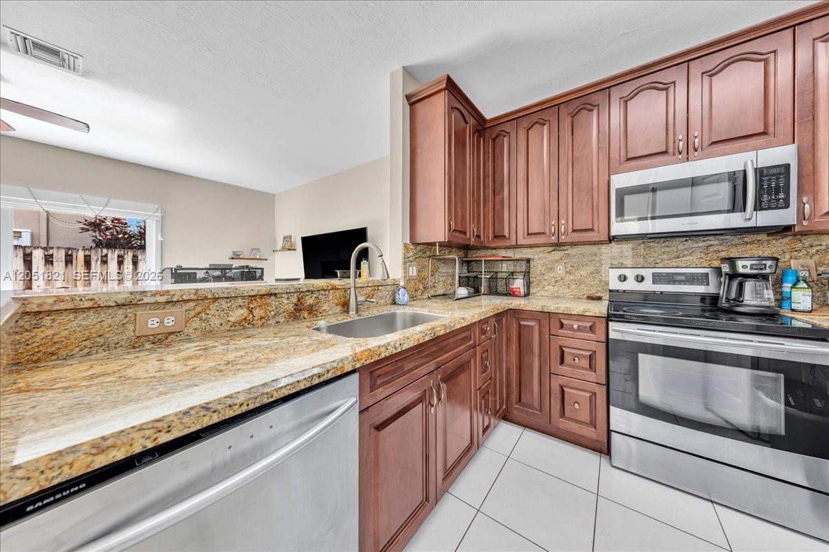 16138 Emerald Cove Rd, Weston FL 33331 photo 5