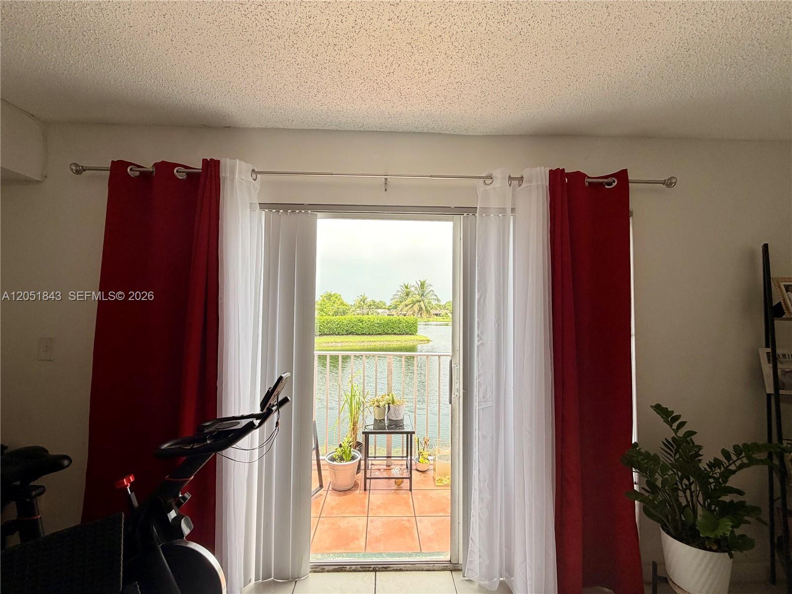 Miami, FL 33193 photo 2