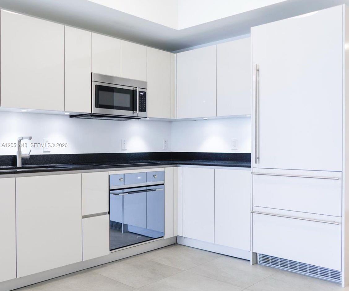 1010 Brickell Ave # 3210, Miami FL 33131 photo 2