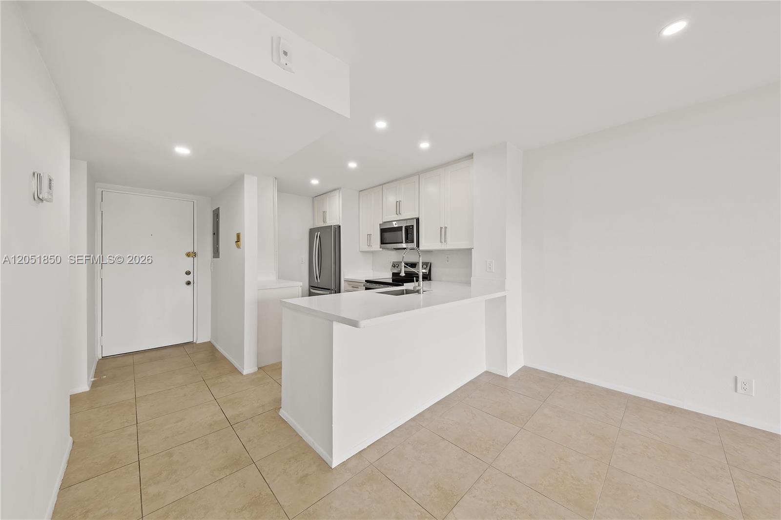7900 Camino Cir # 406, Miami FL 33143 photo 2
