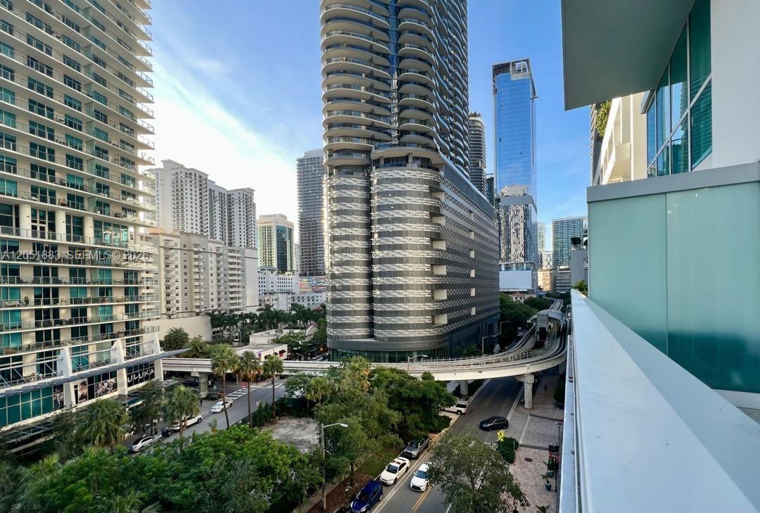 Miami, FL 33131 photo 2