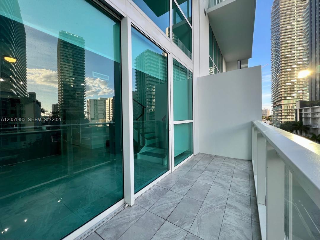 Miami, FL 33131 photo 3