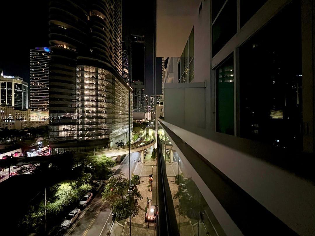 Miami, FL 33131 photo 5