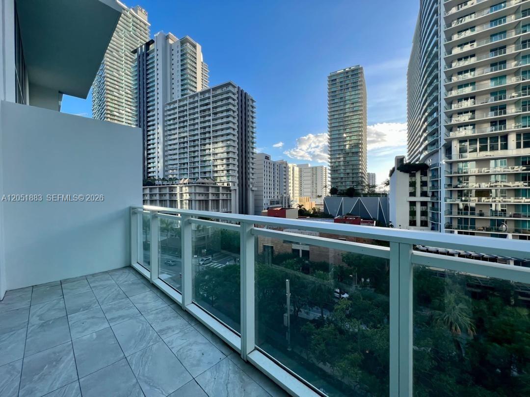 Miami, FL 33131 photo 4