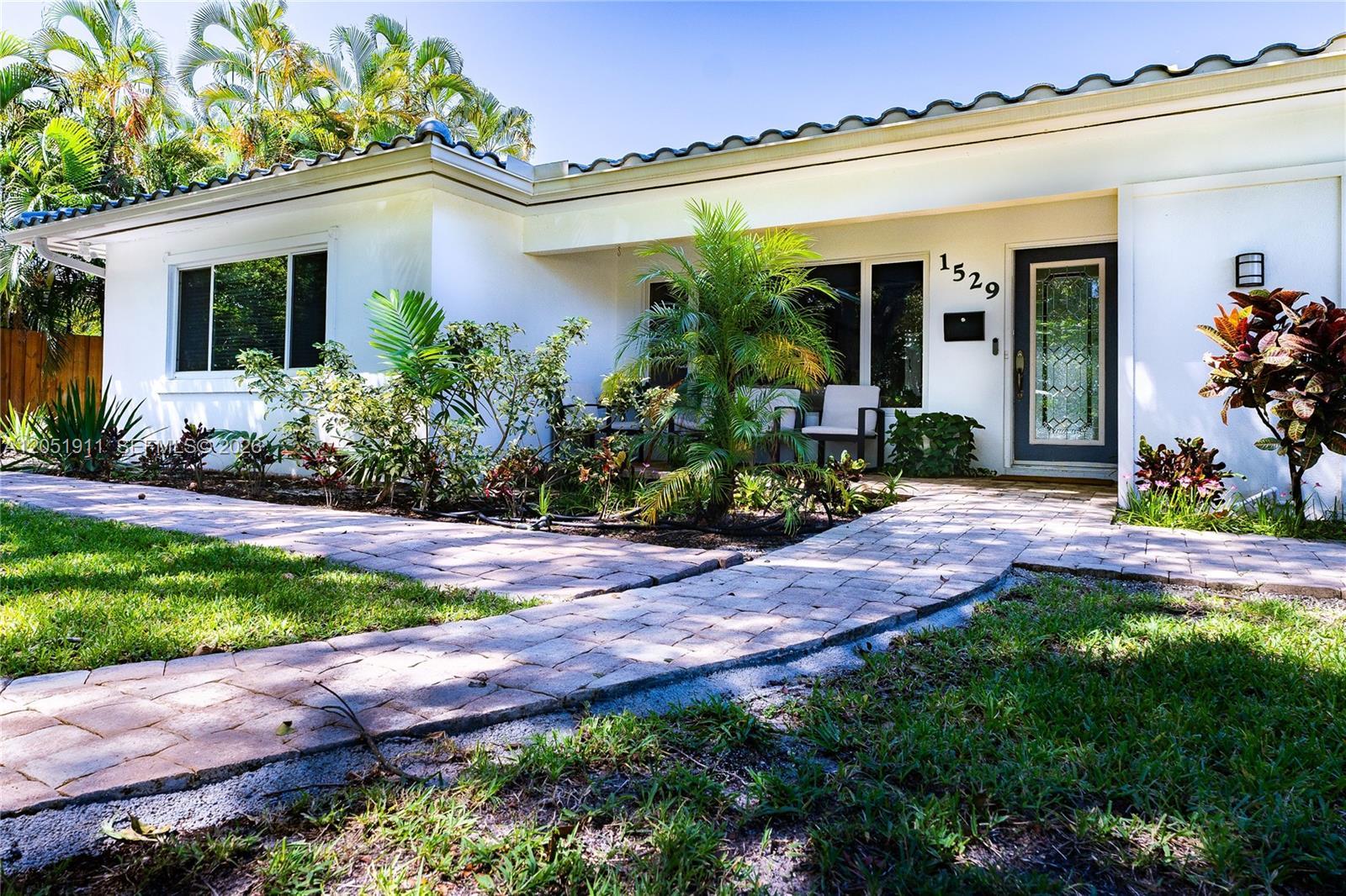 1529 Bayview Dr, Fort Lauderdale FL 33304