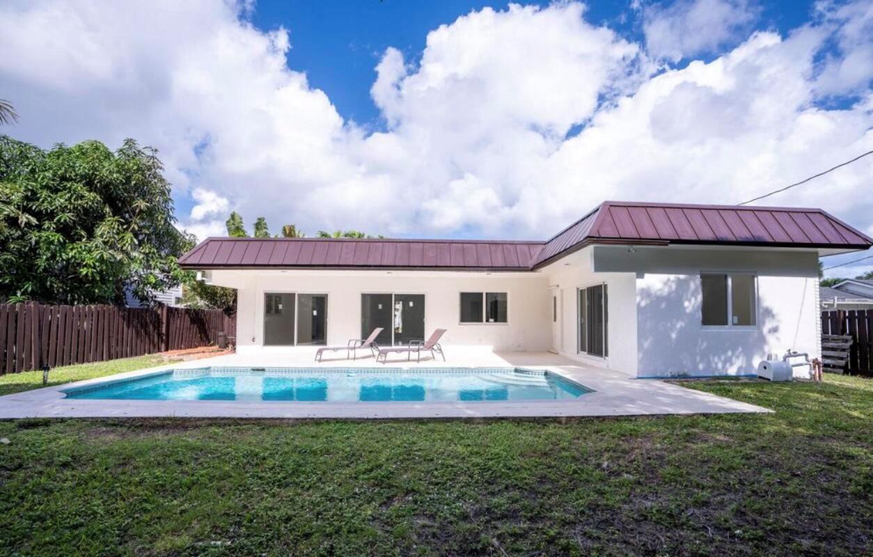 1070 SW 18th Street, Boca Raton FL 33486