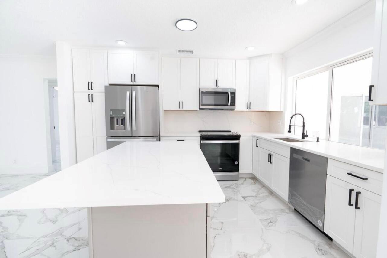 1070 SW 18th Street, Boca Raton FL 33486 photo 4