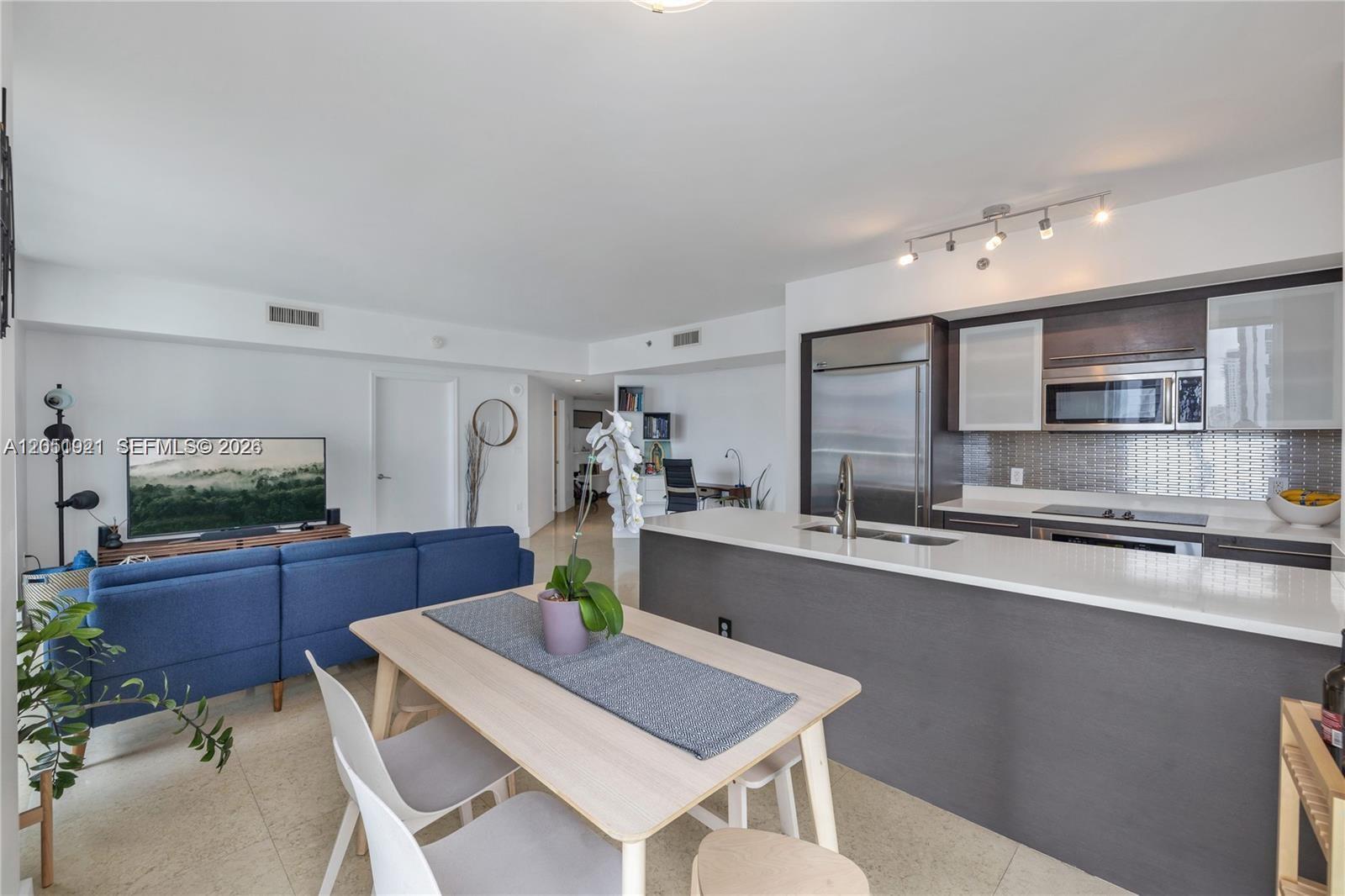 55 SE 6th St # 2001, Miami FL 33131 photo 4