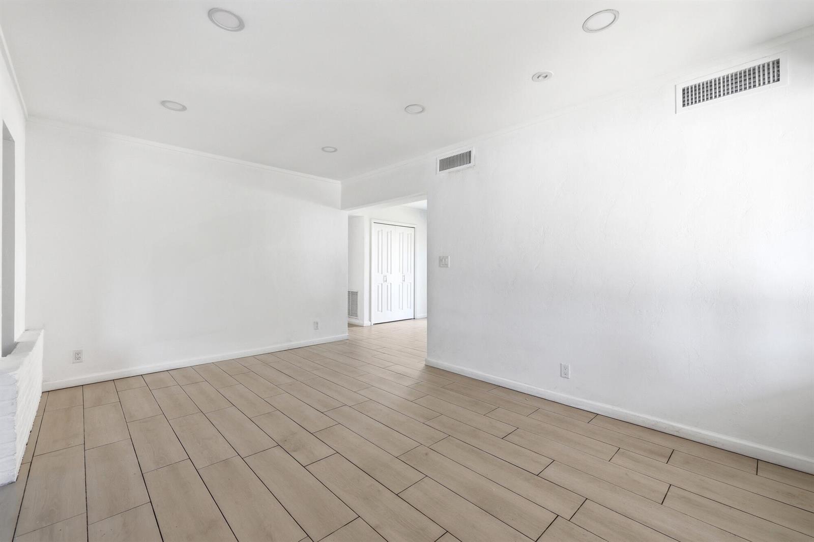 1225 15th Avenue N, FL 33460 photo 3