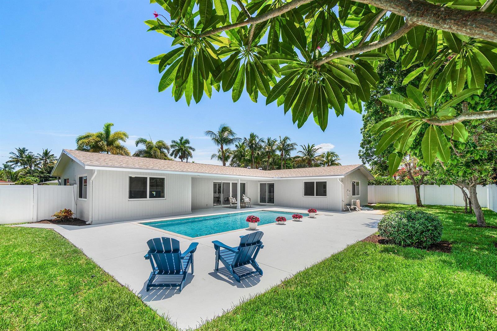 723 SW 27th Terrace, Boynton Beach FL 33435 photo 2