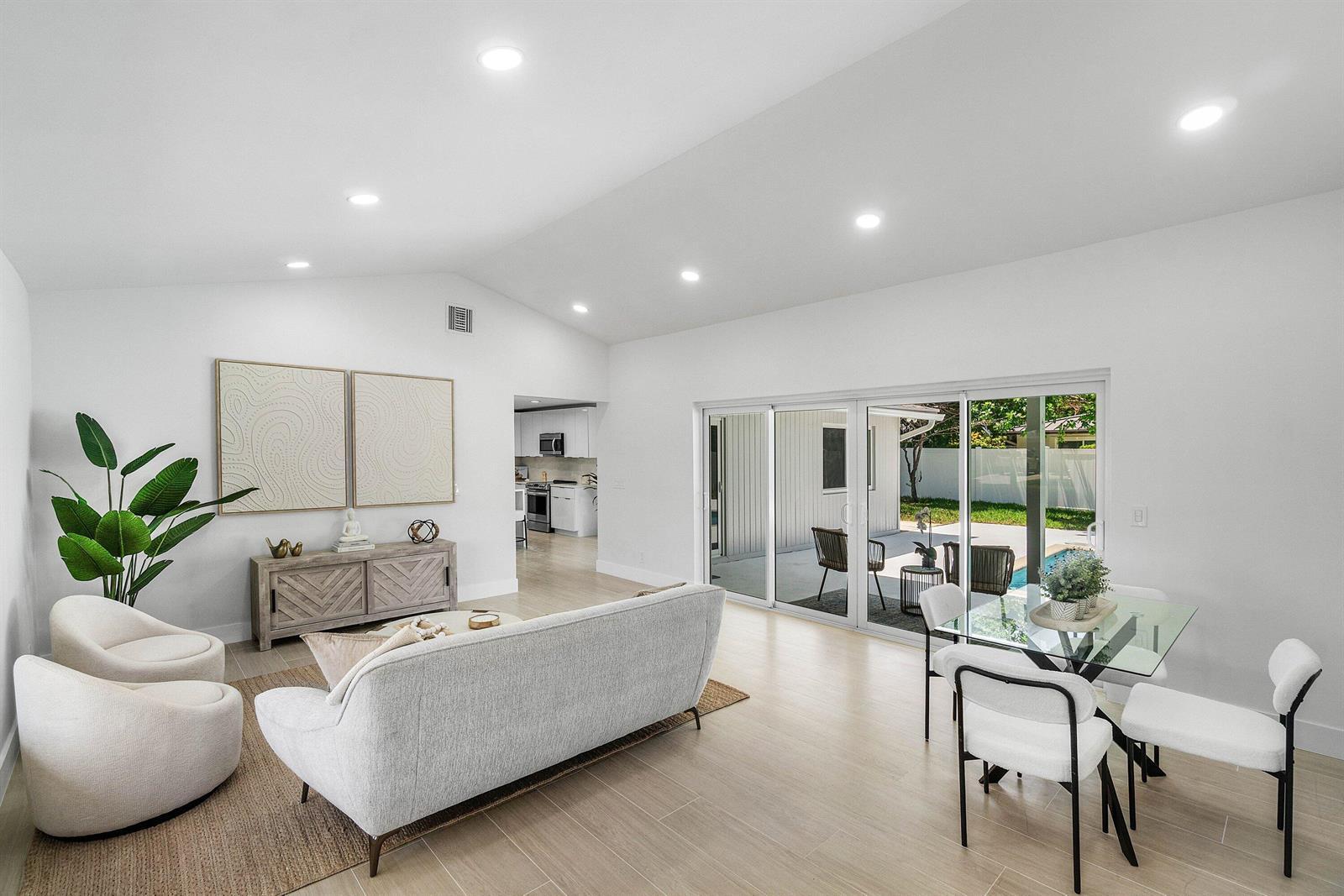 723 SW 27th Terrace, Boynton Beach FL 33435 photo 4