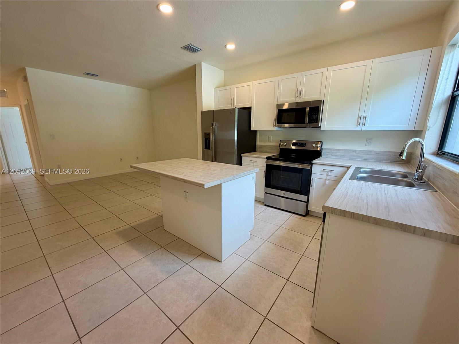 11115 W 32nd Ln, Hialeah FL 33018 photo 3