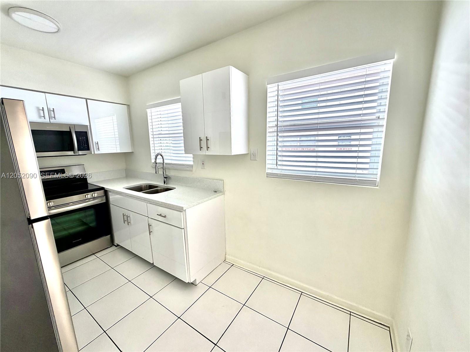 2352 NE 9th St # B, Fort Lauderdale FL 33304 photo 5