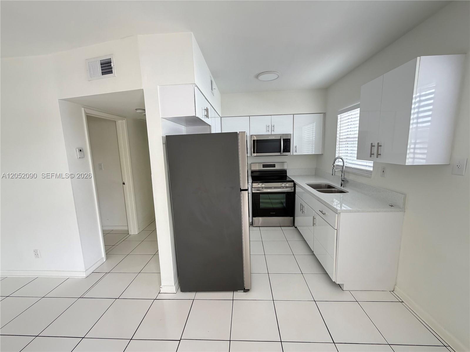 2352 NE 9th St # B, Fort Lauderdale FL 33304 photo 4