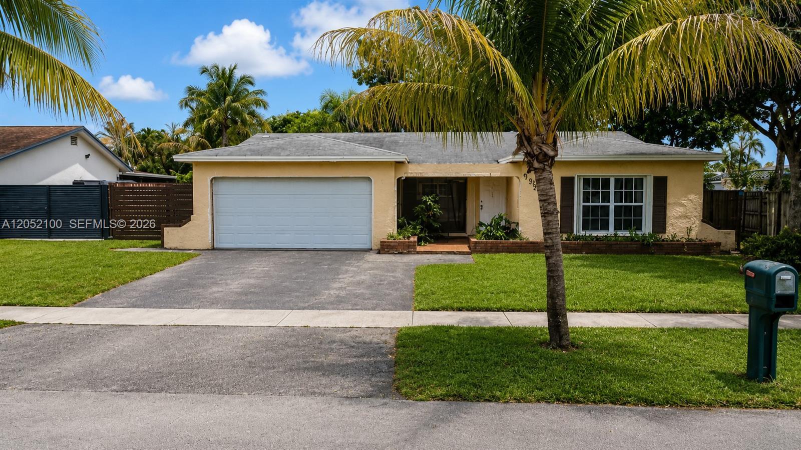 9320 NW 13th St, Pembroke Pines FL 33024 photo 2