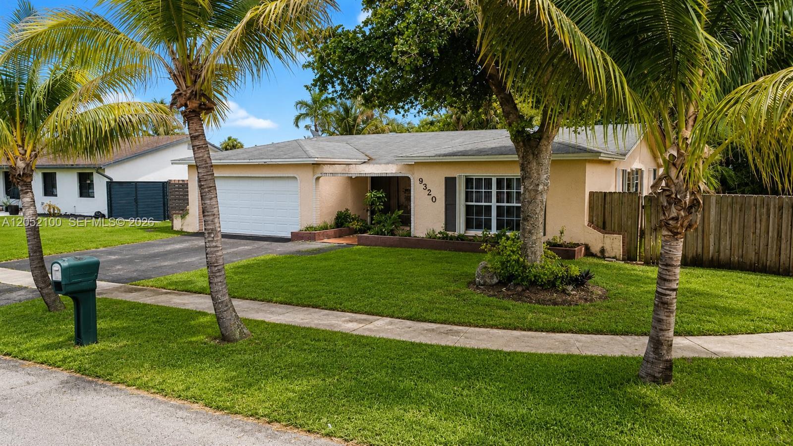 9320 NW 13th St, Pembroke Pines FL 33024 photo 4