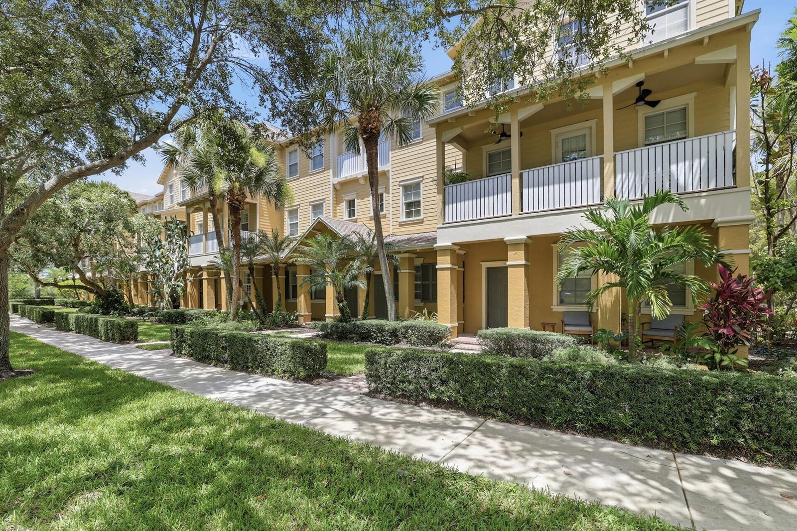 127 E Thatch Palm Circle, Jupiter FL 33458