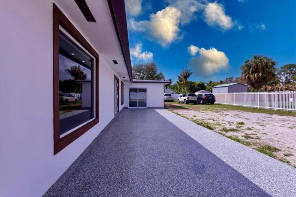 696 Arlington Drive, West Palm Beach FL 33415 photo 4