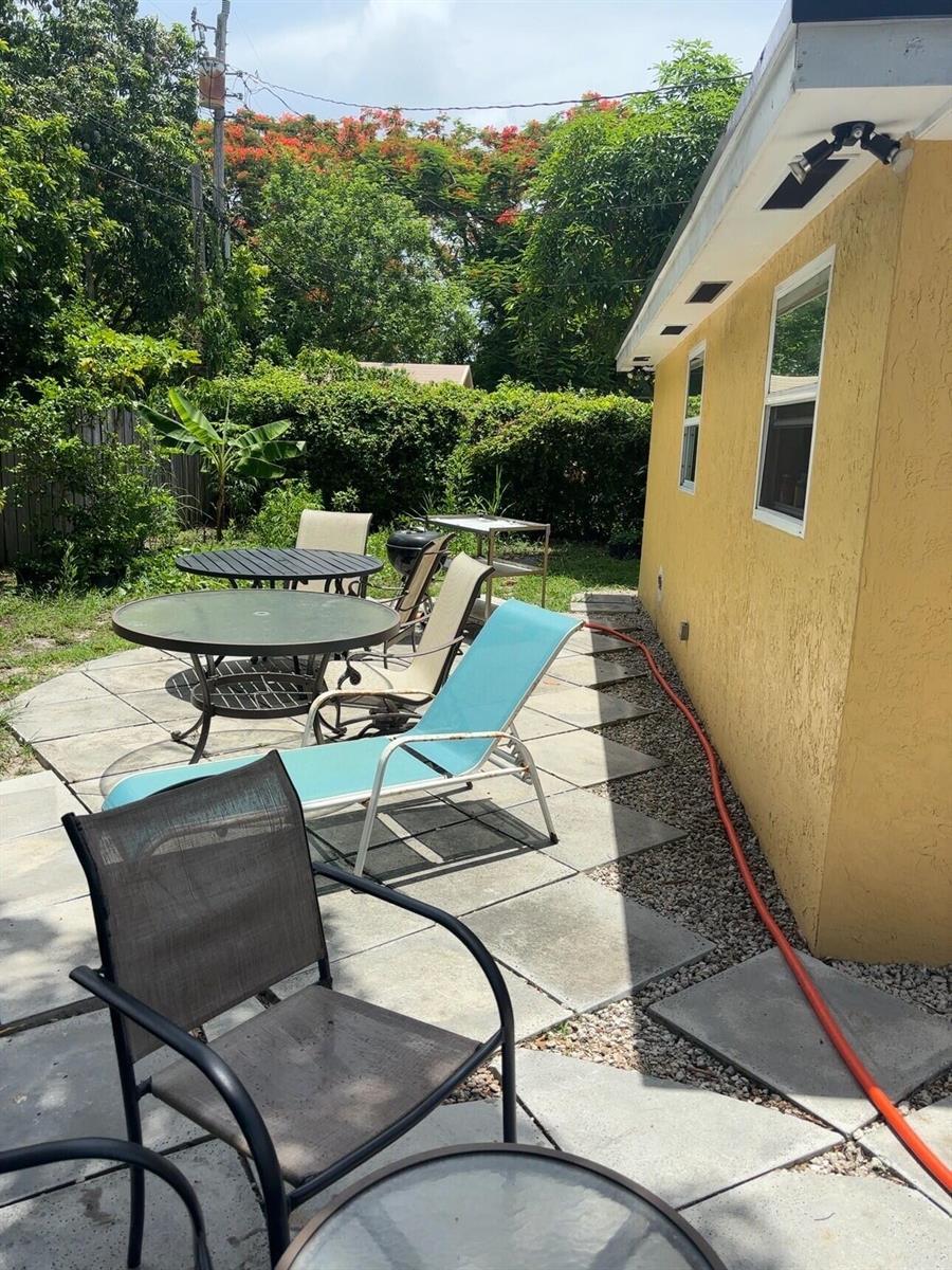911 Opa Locka Boulevard, Miami FL 33168 photo 2