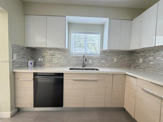 1330 Marseille Dr, Miami Beach FL 33141 photo 2