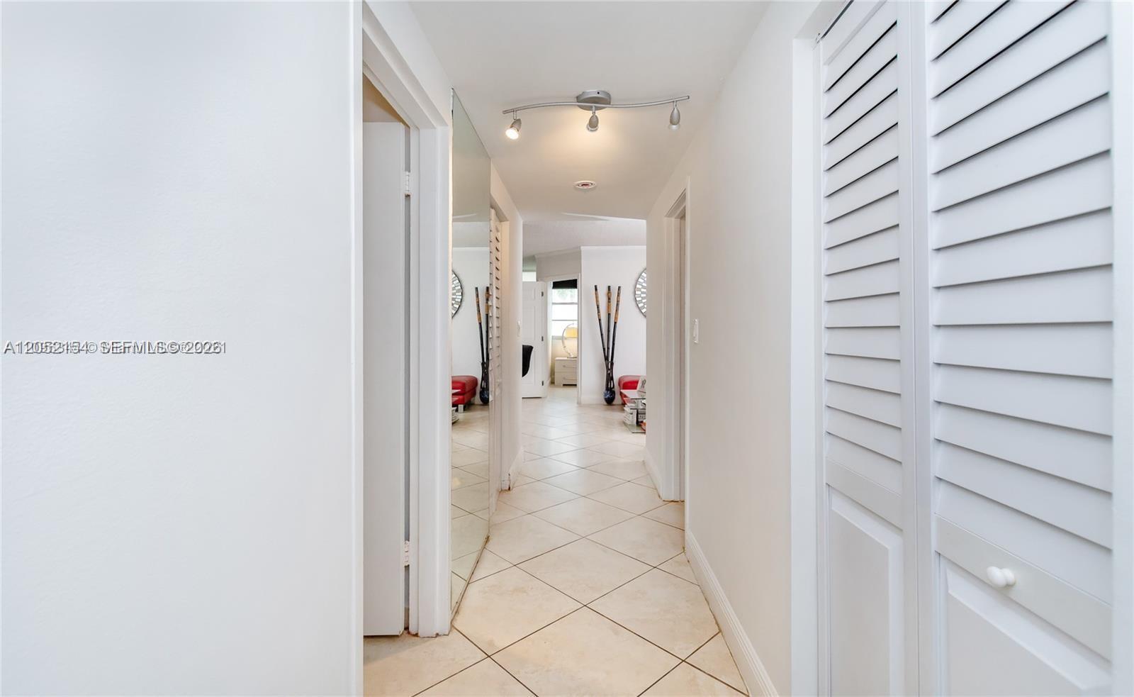 905 Brickell Bay Dr # 623, Miami FL 33131 photo 4