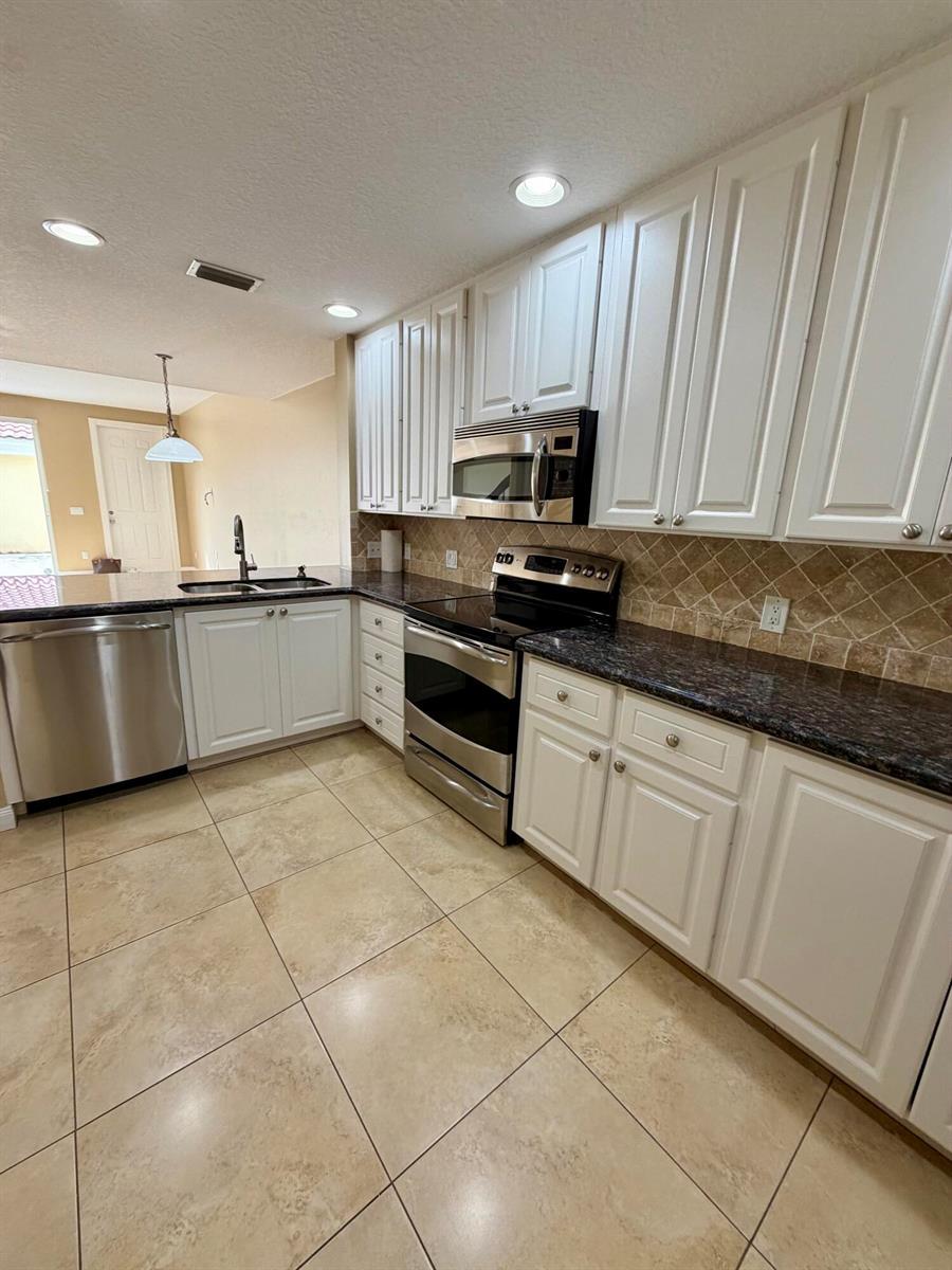 1605 Jeaga Drive, Jupiter FL 33458 photo 3