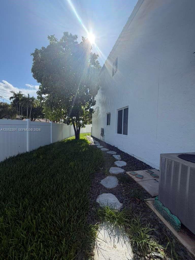 1920 NW 182nd Ter, Pembroke Pines FL 33029 photo 4
