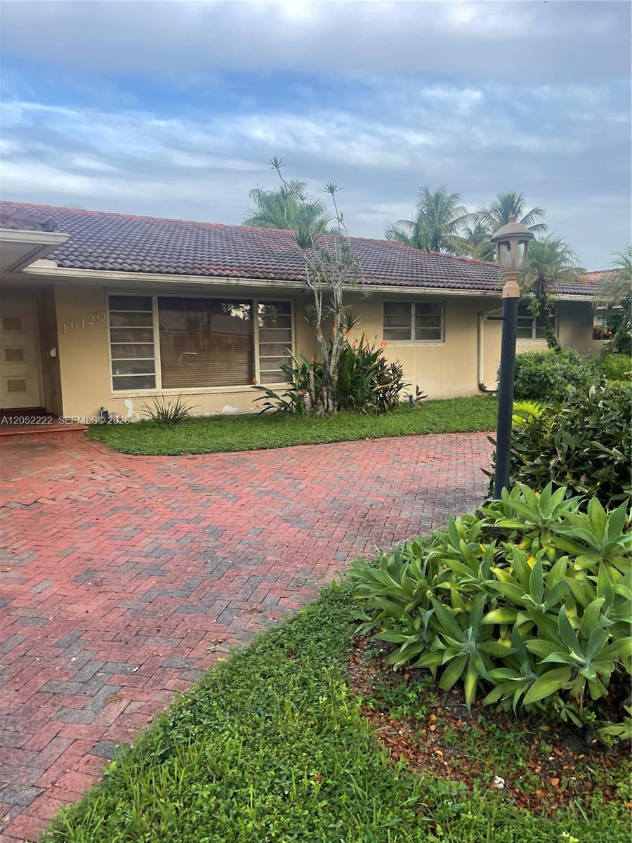 16120 E Troon Cir, Miami Lakes FL 33014 photo 2