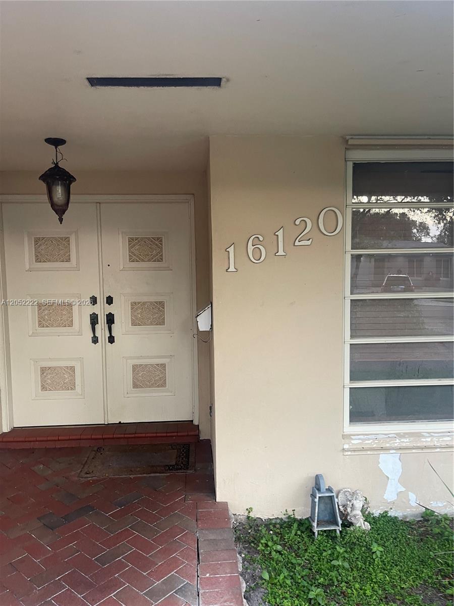16120 E Troon Cir, Miami Lakes FL 33014 photo 3