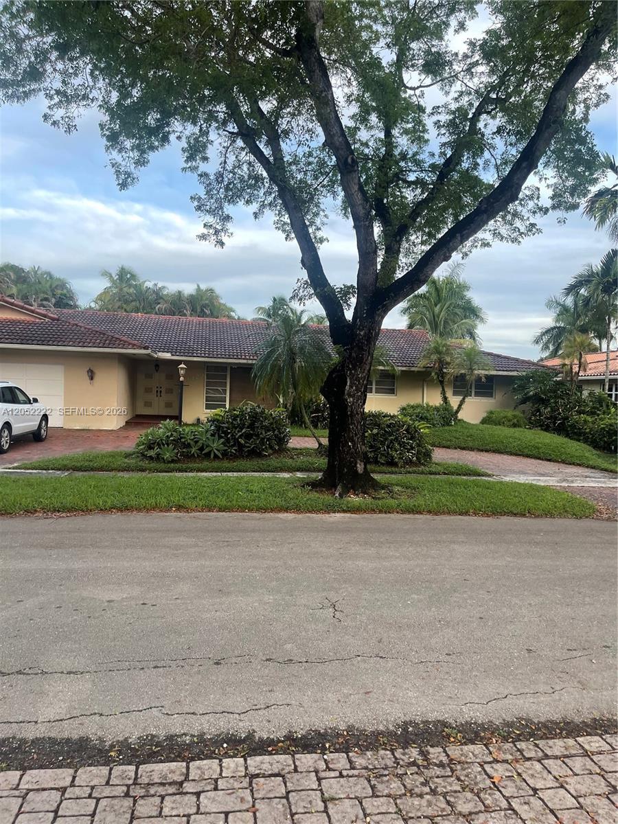 16120 E Troon Cir, Miami Lakes FL 33014 photo 4