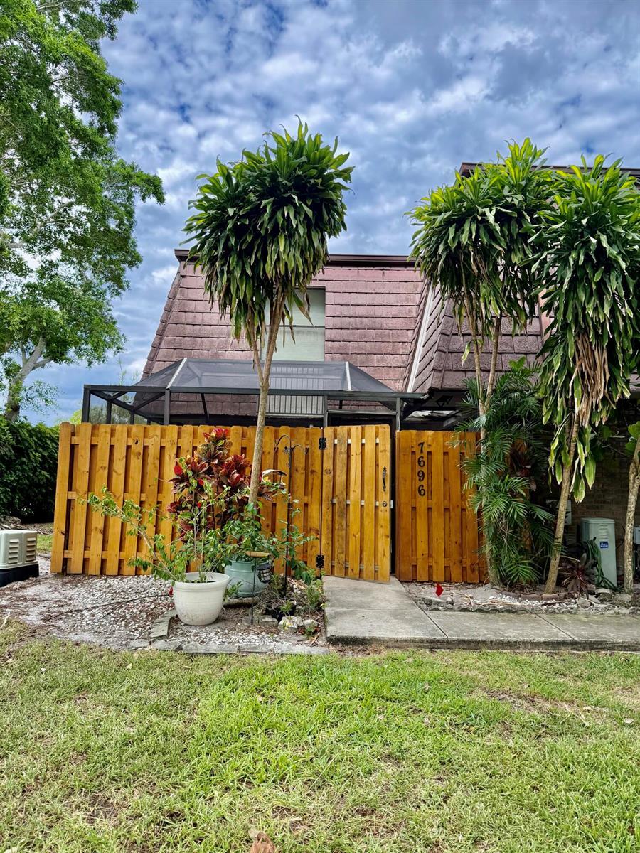 7696 Courtyard Run Run W, Boca Raton FL 33433