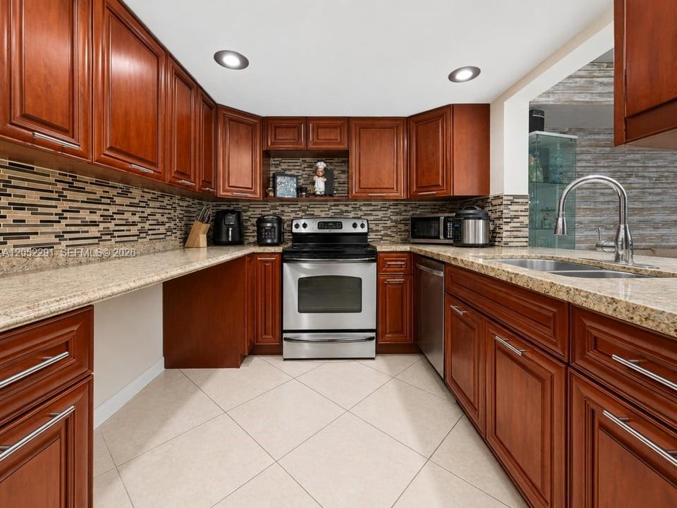 2055 SW 122nd Ave # 418, Miami FL 33175 photo 2