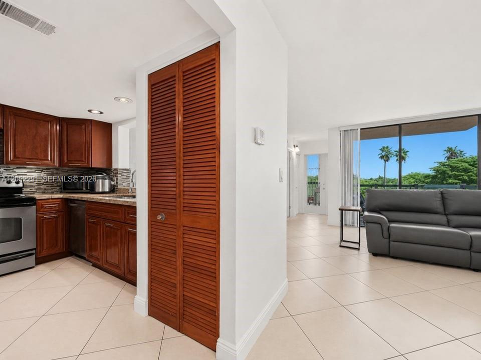 2055 SW 122nd Ave # 418, Miami FL 33175 photo 4