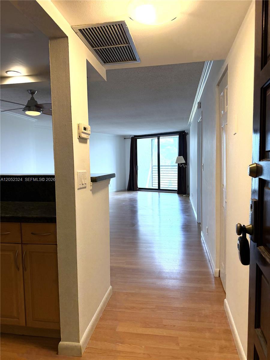 3800 N Hills Dr # 401, Hollywood FL 33021