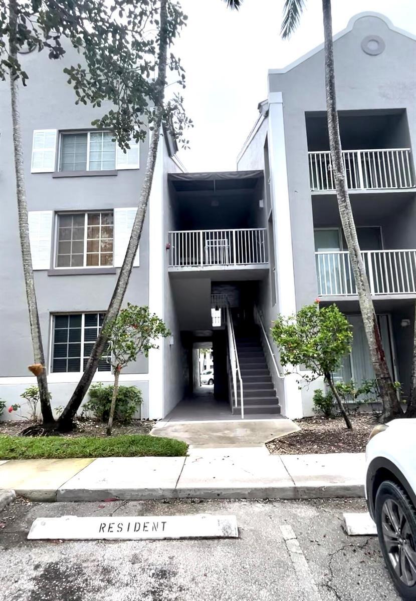 631 SW 111th Lane # 102, Pembroke Pines FL 33025