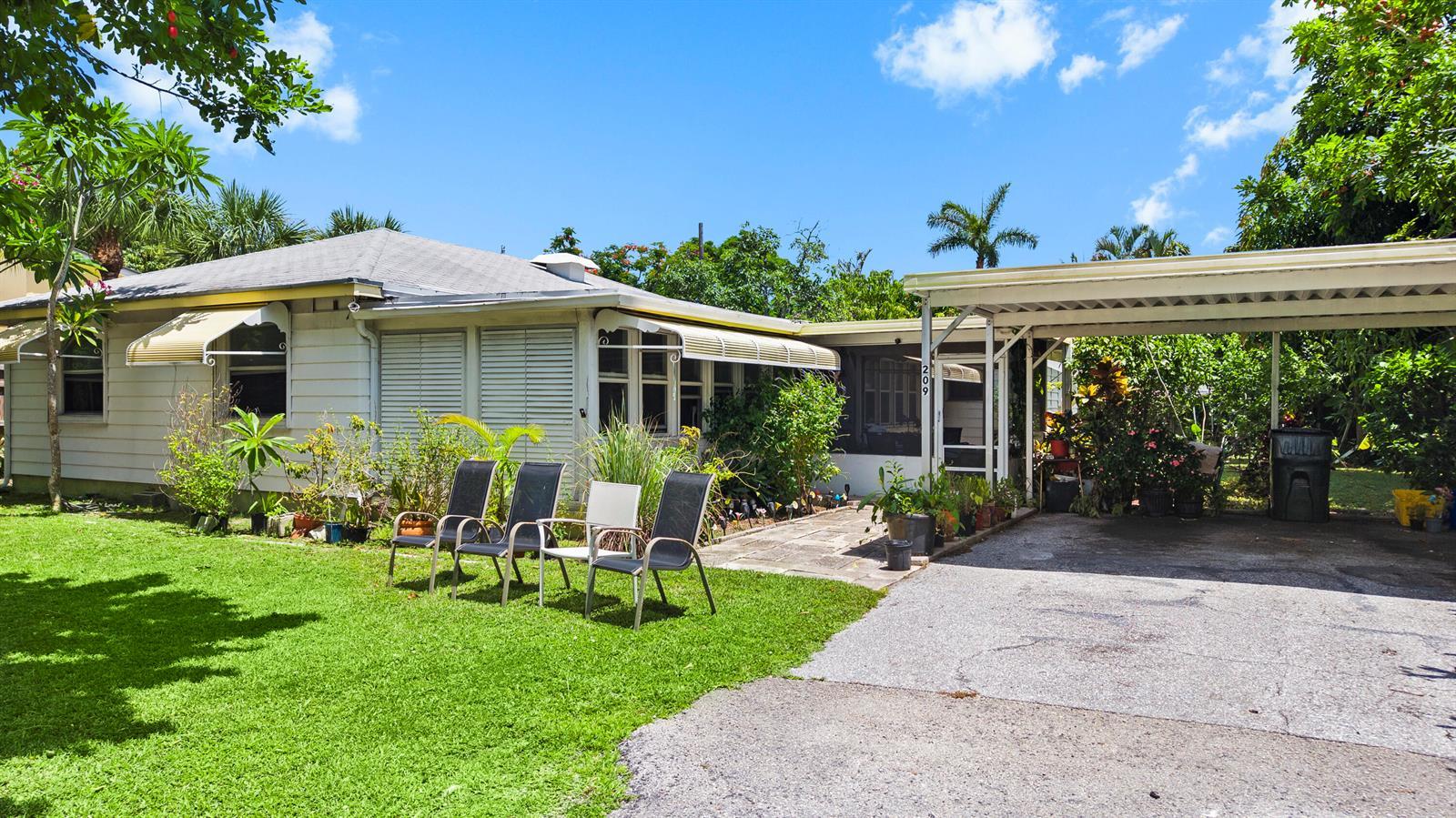209 NE 5th Court, Delray Beach FL 33444 photo 2