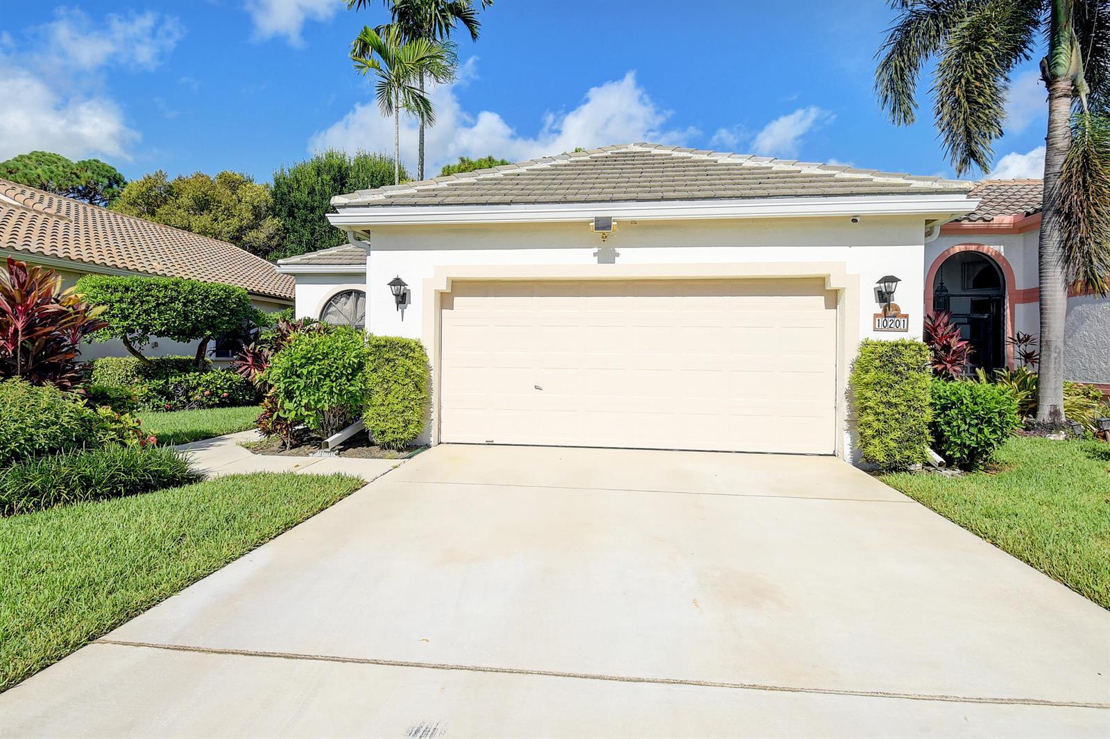 10201 Lexington Lakes Boulevard N, Boynton Beach FL 33436 photo 2
