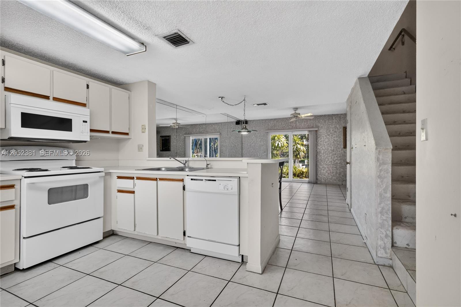 2561 NE 15th St, Pompano Beach FL 33062 photo 5