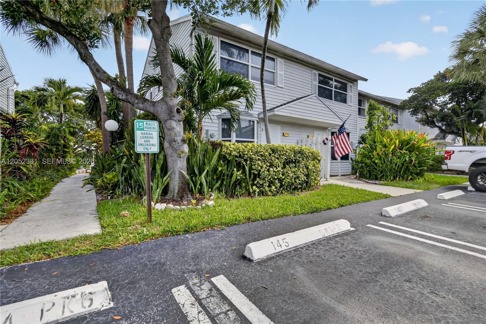2561 NE 15th St, Pompano Beach FL 33062 photo 4