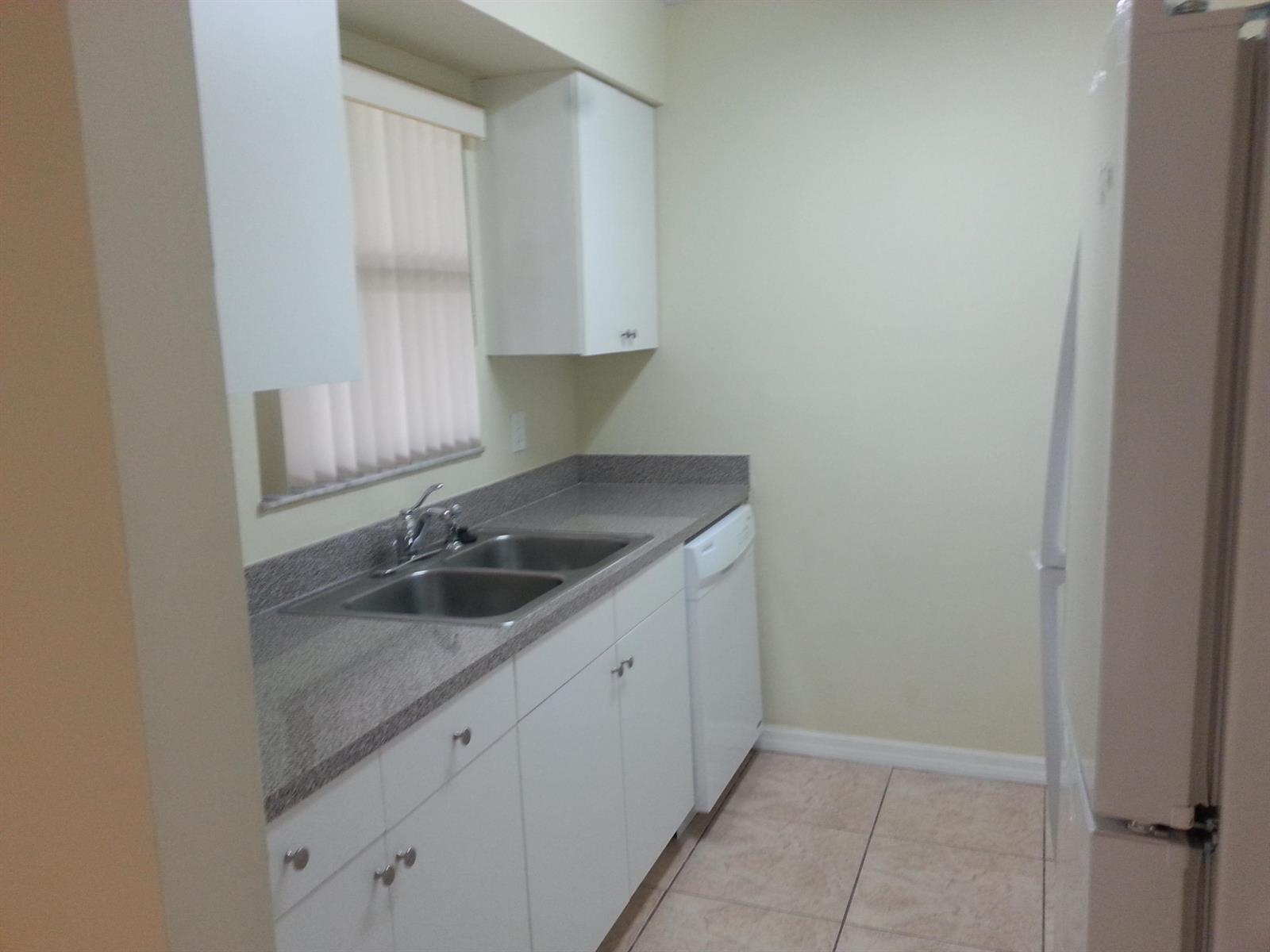 3203 Poolside Drive, FL 33463 photo 3