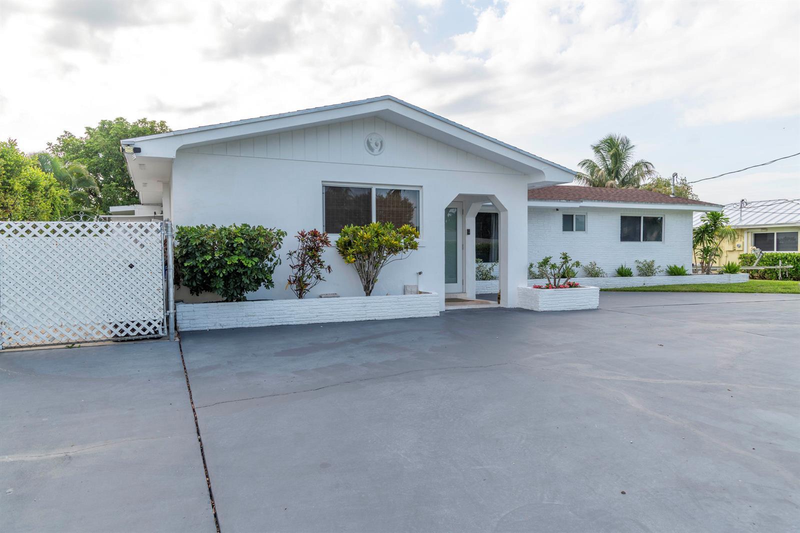 7951 W Lake Drive, Lake Clarke Shores FL 33406 photo 3