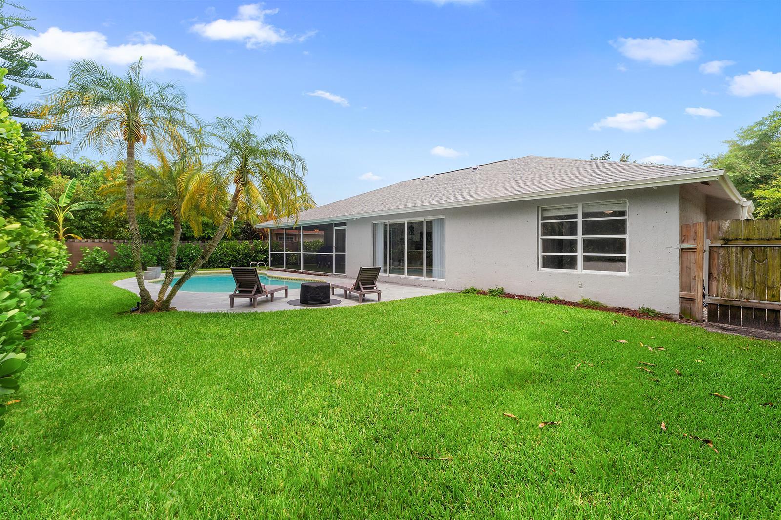 1739 Brae Burn Place, Wellington FL 33414 photo 2