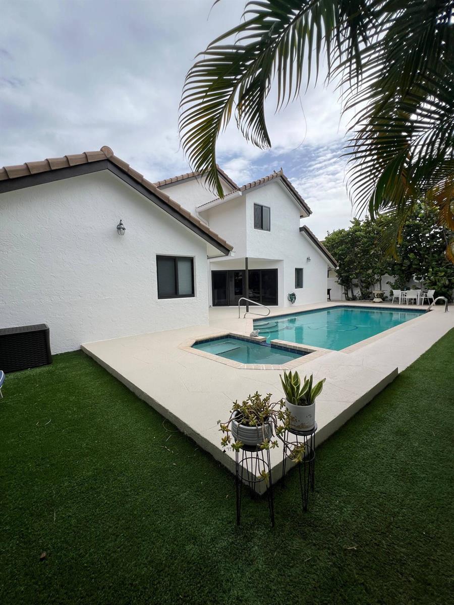 349 Seneca Lane, Boca Raton FL 33487 photo 2
